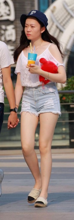 女人味的美女，就是这么爽，真的喜欢肥美吗