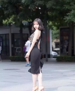 黑色包臀裙妹子魅力十足