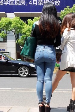 这才是真正的牛仔大肉臀