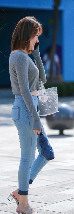 漂亮的牛仔裤妹子