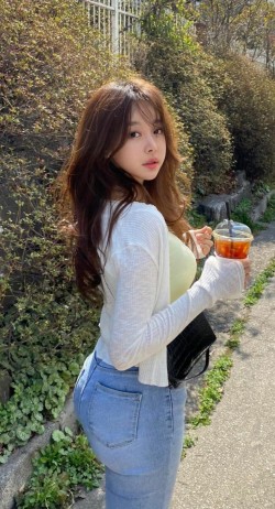 漂亮的牛仔裤妹子