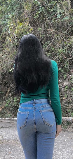 漂亮的牛仔裤美女